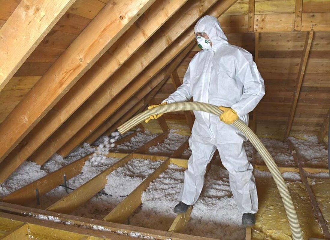 Soufflage d’isolant en combles perdus